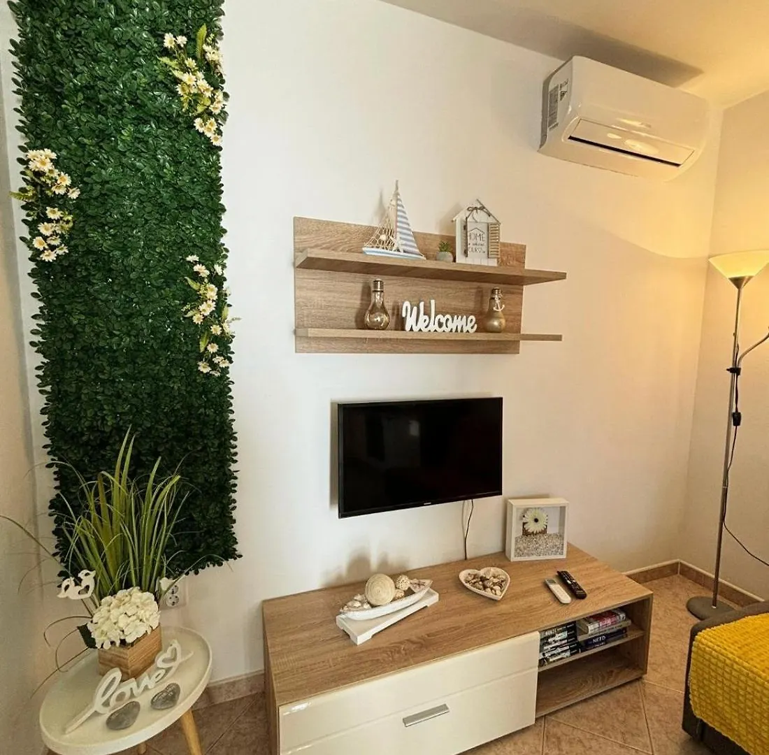 Apartman Ema 法扎纳 公寓