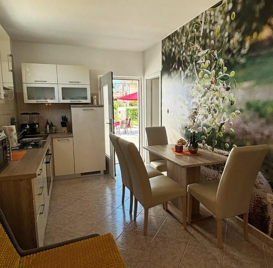 Apartman Ema 法扎纳
